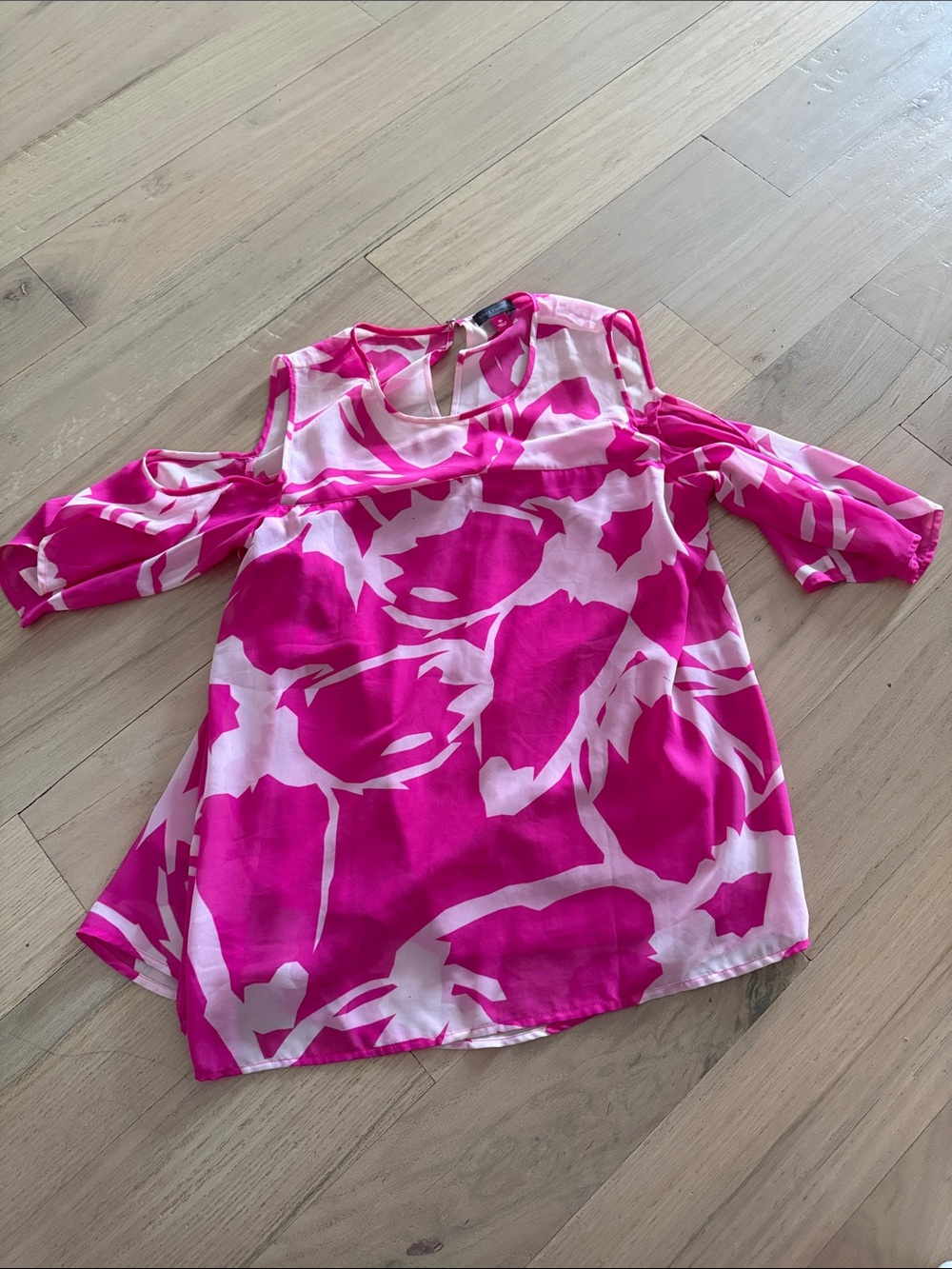 Vince Camuto Bright Pink and White Cold-Shoulder Floral Top